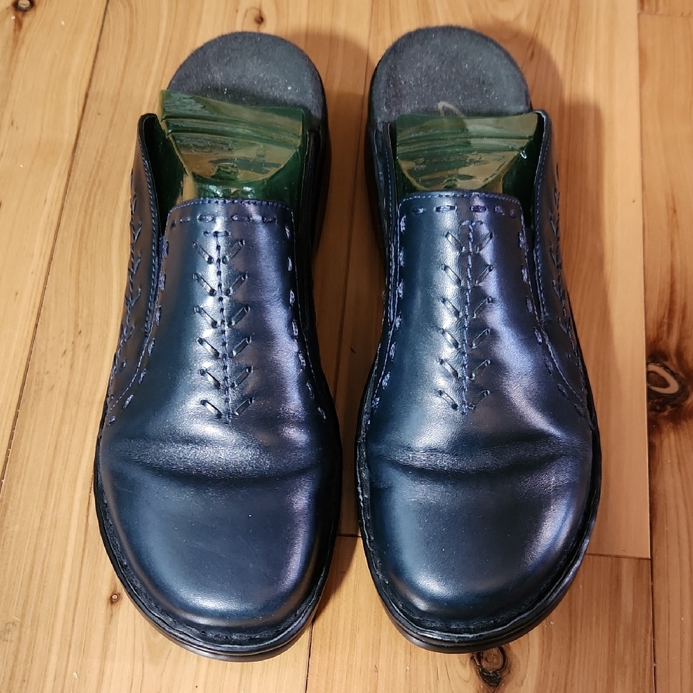Clarks Women's Leather Slip-On Clogs in Navy Blue